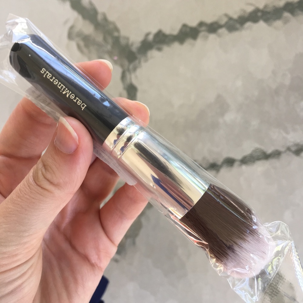 Bare minerals makeup brush